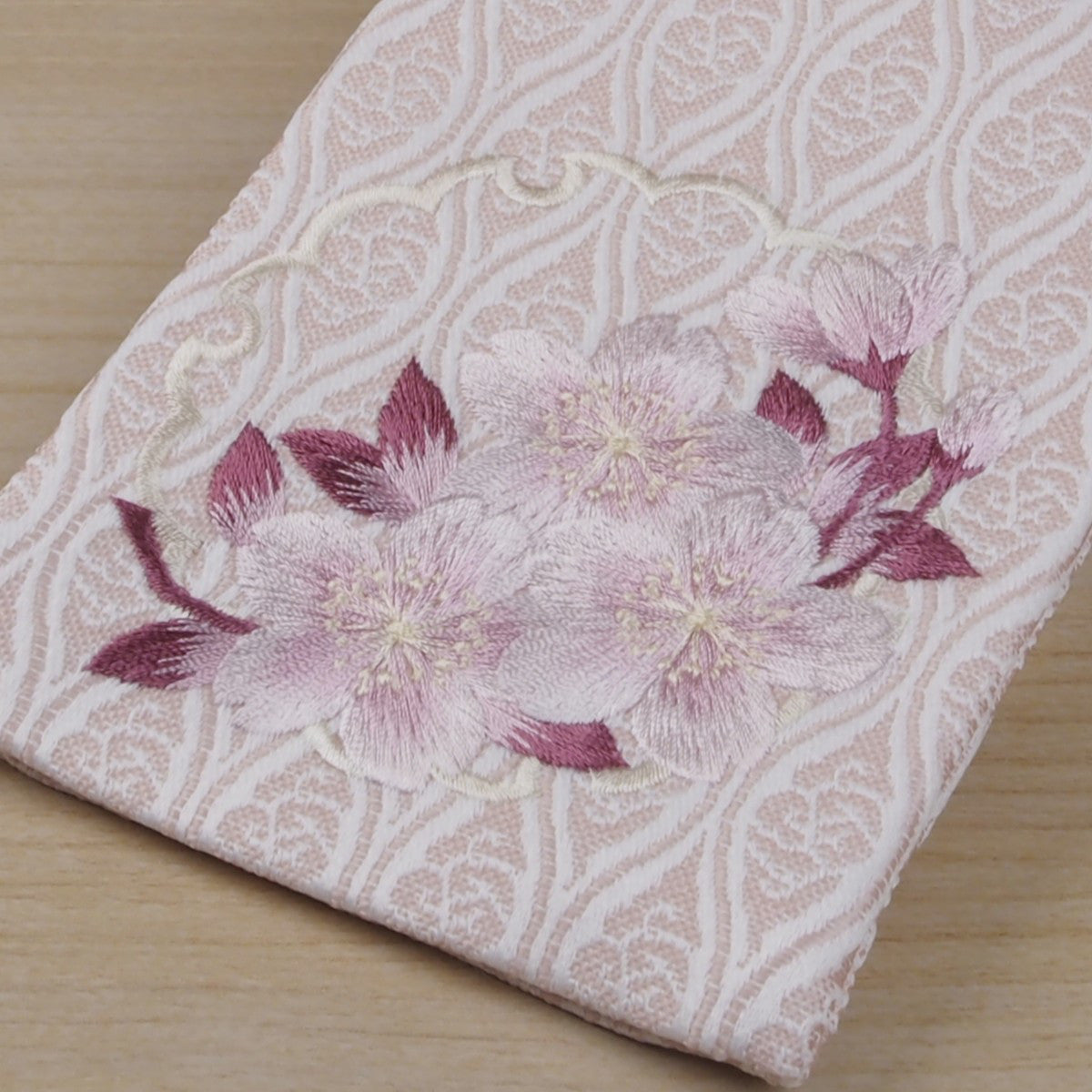 選べる3色　金襴名前旗 立涌 雪輪桜