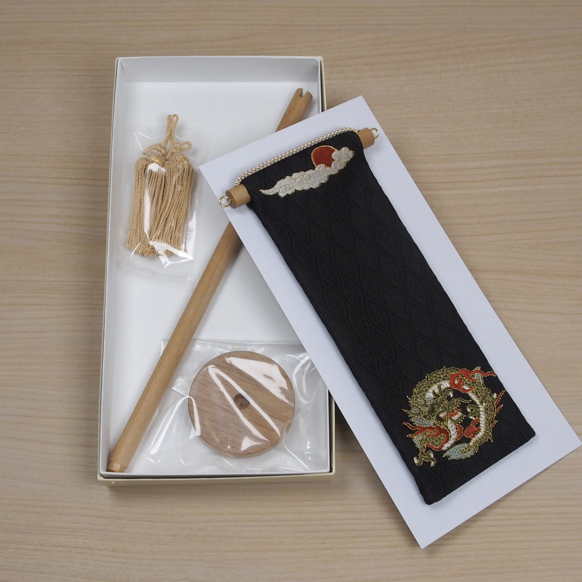 選べる3色　金襴名前旗 立涌 炎龍
