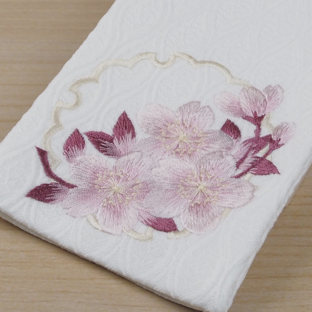 選べる3色　金襴名前旗 立涌 雪輪桜