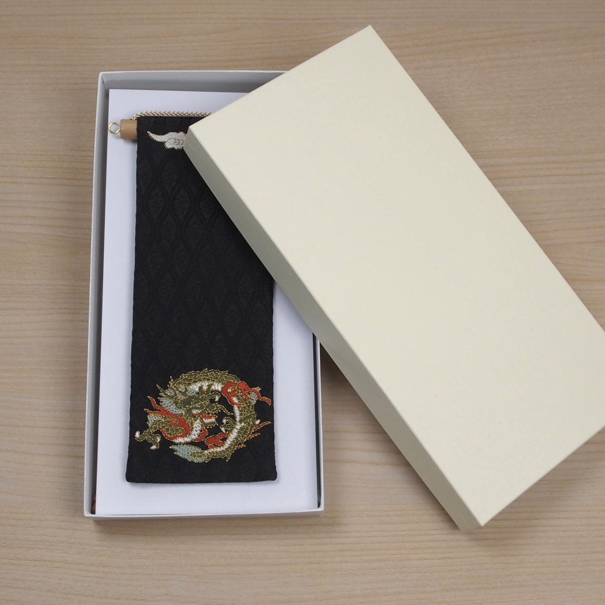 選べる3色　金襴名前旗 立涌 炎龍
